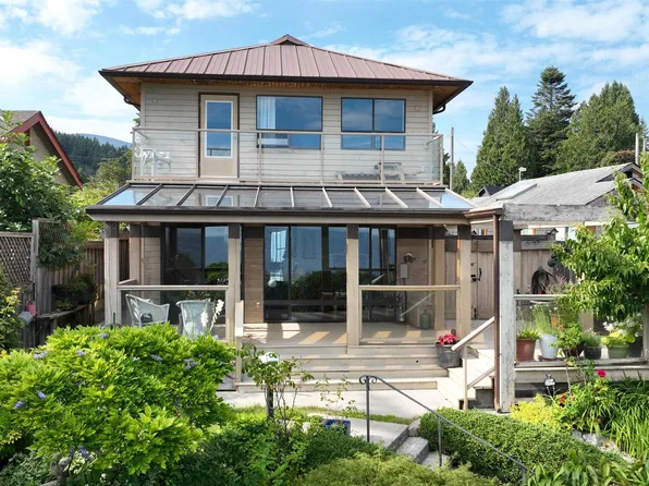 735 Franklin Rd, Gibsons, BC V0N 1V8