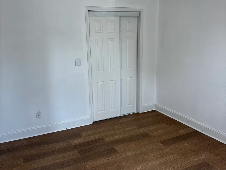 411 S 5th St — Photo 12