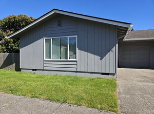 249 SW 11th St, Newport, OR 97365