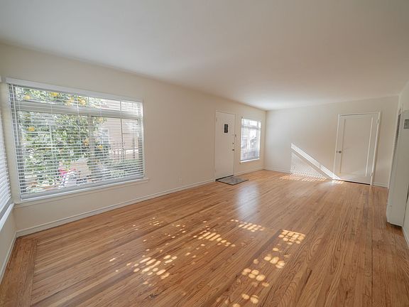 2nd image of 2526 Ivy Dr #2536