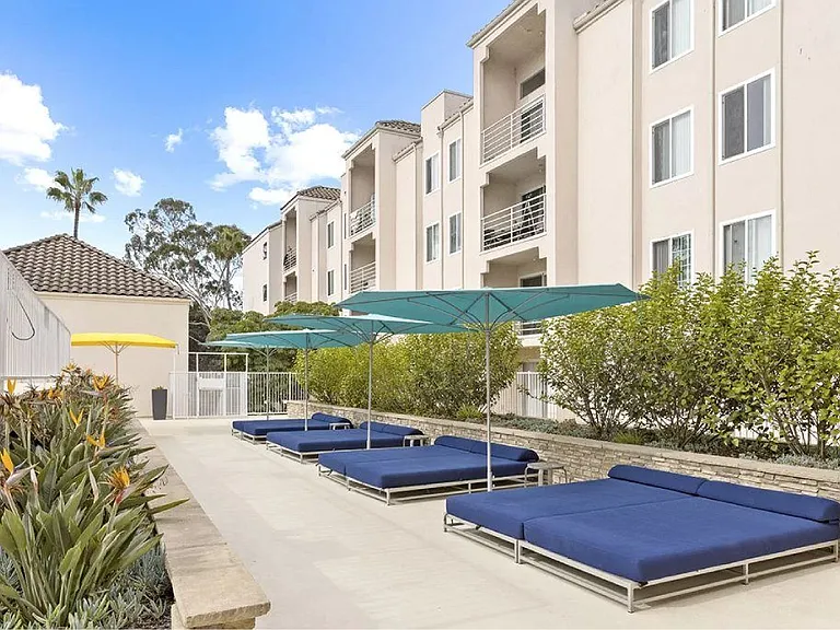 La Regencia Apartments — Photo 7