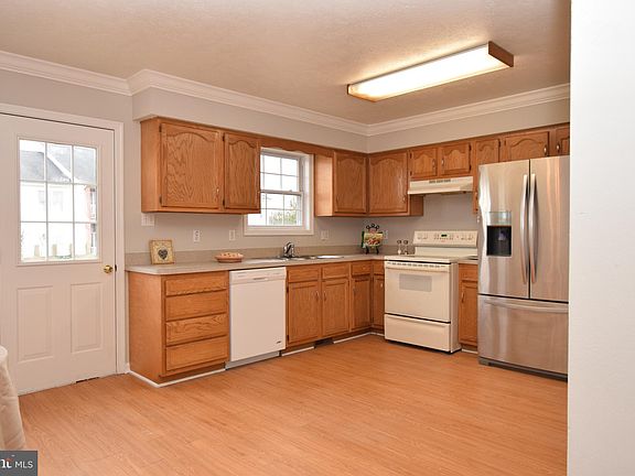 3rd image of 115 Paradise Ct