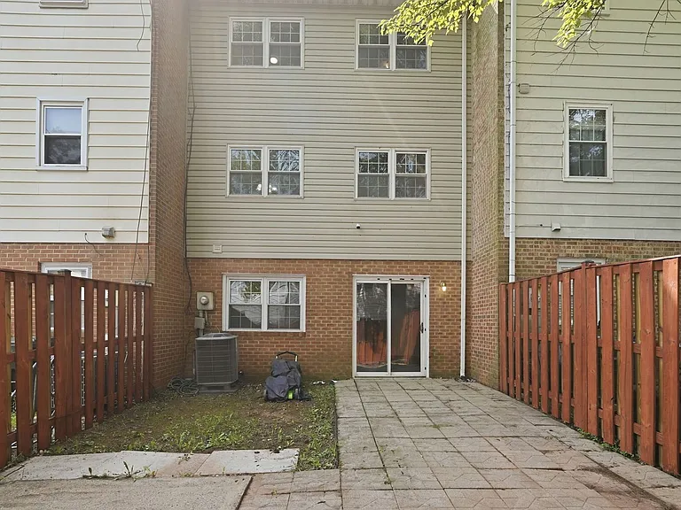 9178 Laurelwood Ct — Photo 37