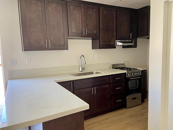 4th image of 1520 Corinth Ave #9