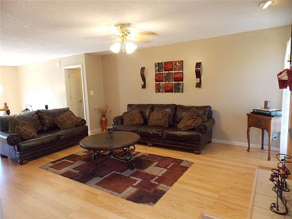 3rd image of 1045 Persimmon Ct