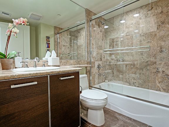 5th image of 1319 N Detroit St #Penthouse 7