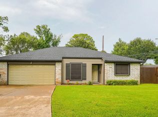 815 S 3rd St, Nederland, TX 77627