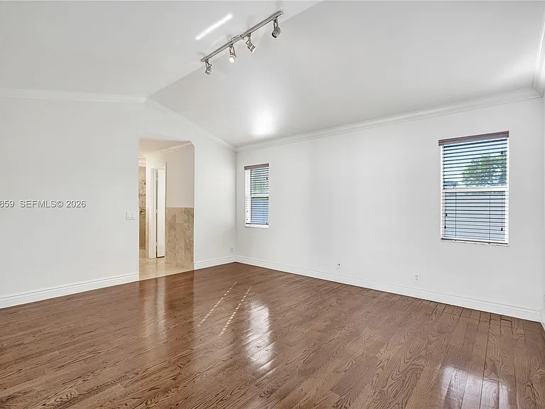 658 Stanton Dr — Photo 31