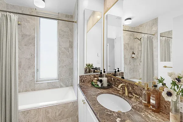 Rented by Nest Seekers International | media 17