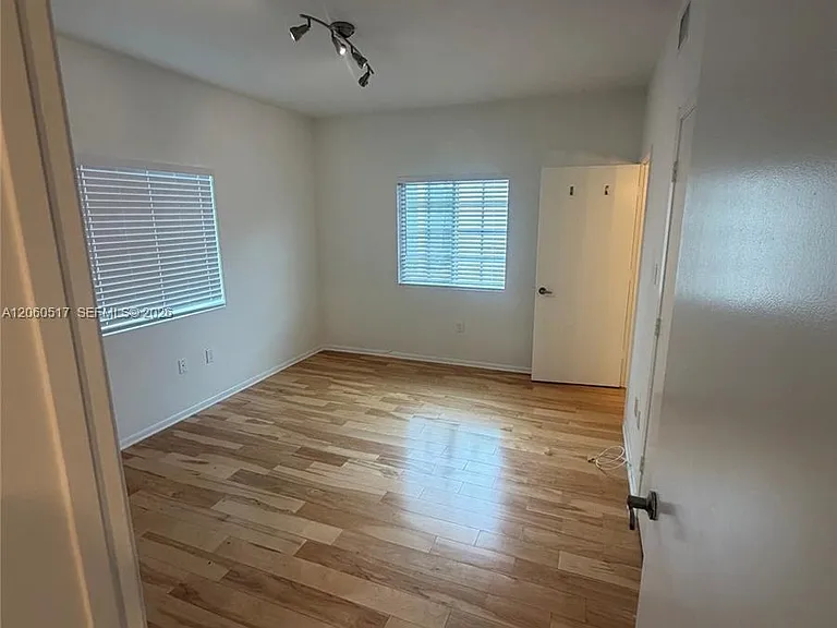 2010 Taylor St #8B — Photo 5