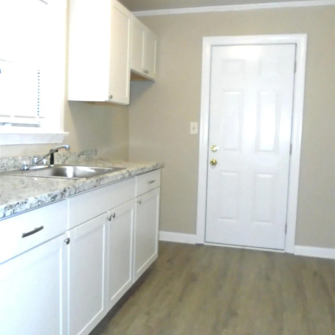 3 bed, 1.0 bath, $1,195 — Photo 2