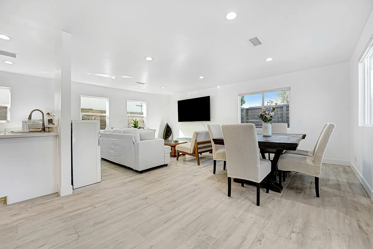 Building Photo - 5554 Capistrano Ave
