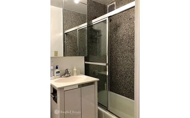 Rented by Douglas Elliman | media 14