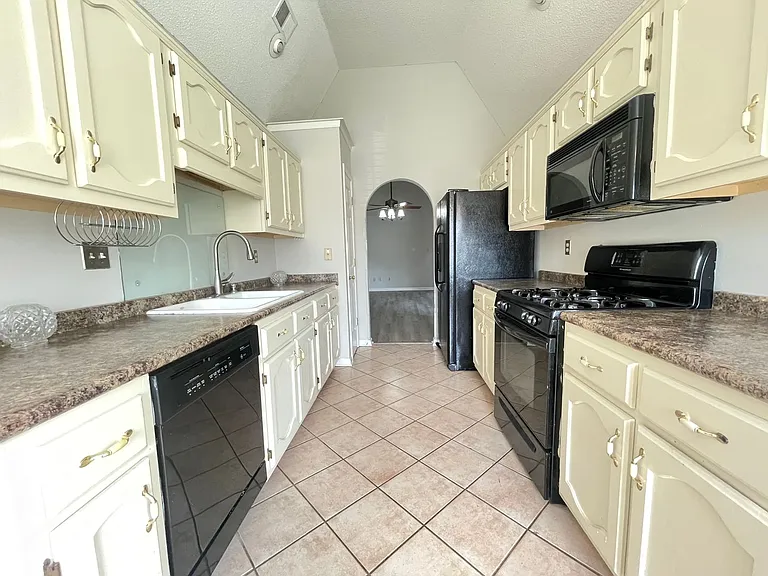 5884 Alexandria Ln — Photo 3
