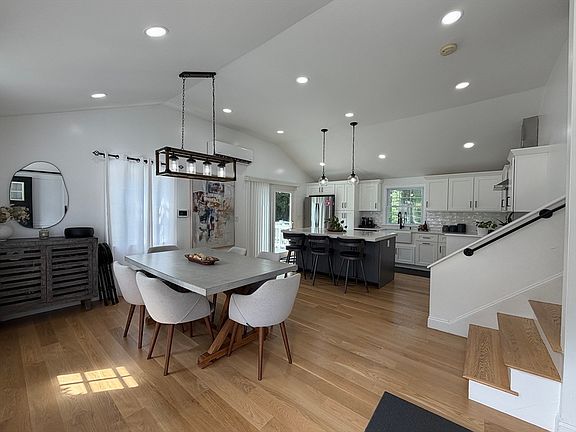 3rd image of 23 Lambert Cir