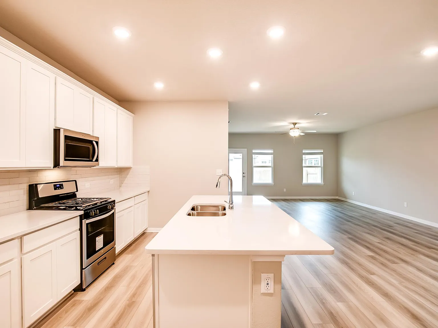 5 bed, 2812 sqft, $2,500 — Photo 3