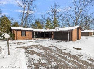 3096 Myddleton Dr, Troy, MI 48084