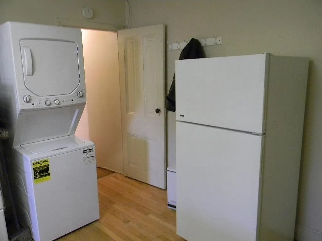 1 bed, 1100 sqft, $1,420 — Photo 2