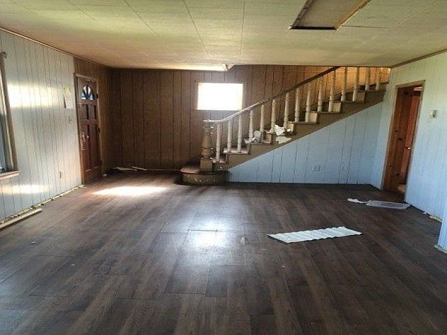 2nd image of 309 Cove St
