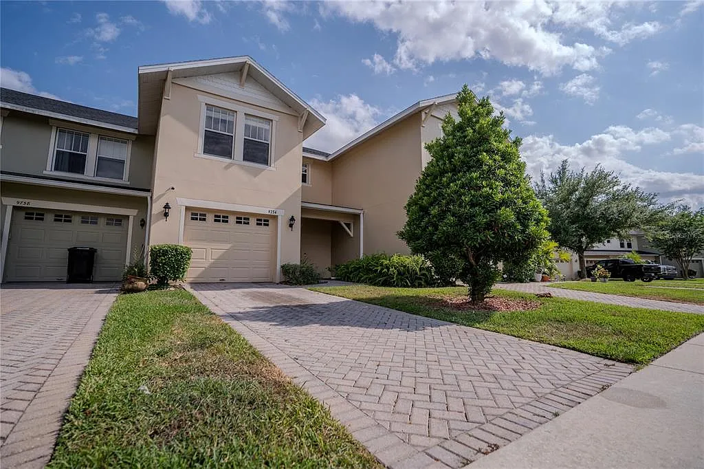 3 bed, 3.0 bath, 1818 sqft, $2,100 — Photo 3