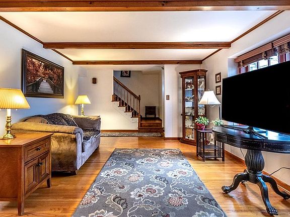 3rd image of 90 Brianwood Dr