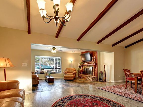 5th image of 8703 Bay Crest Ln