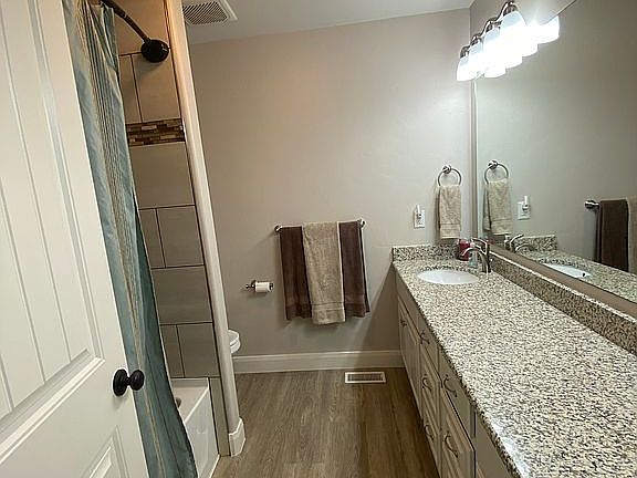 4th image of 3682 S Santa Anita Dr
