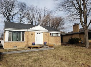 17W360 Halsey Rd, Oakbrook Terrace, IL 60181