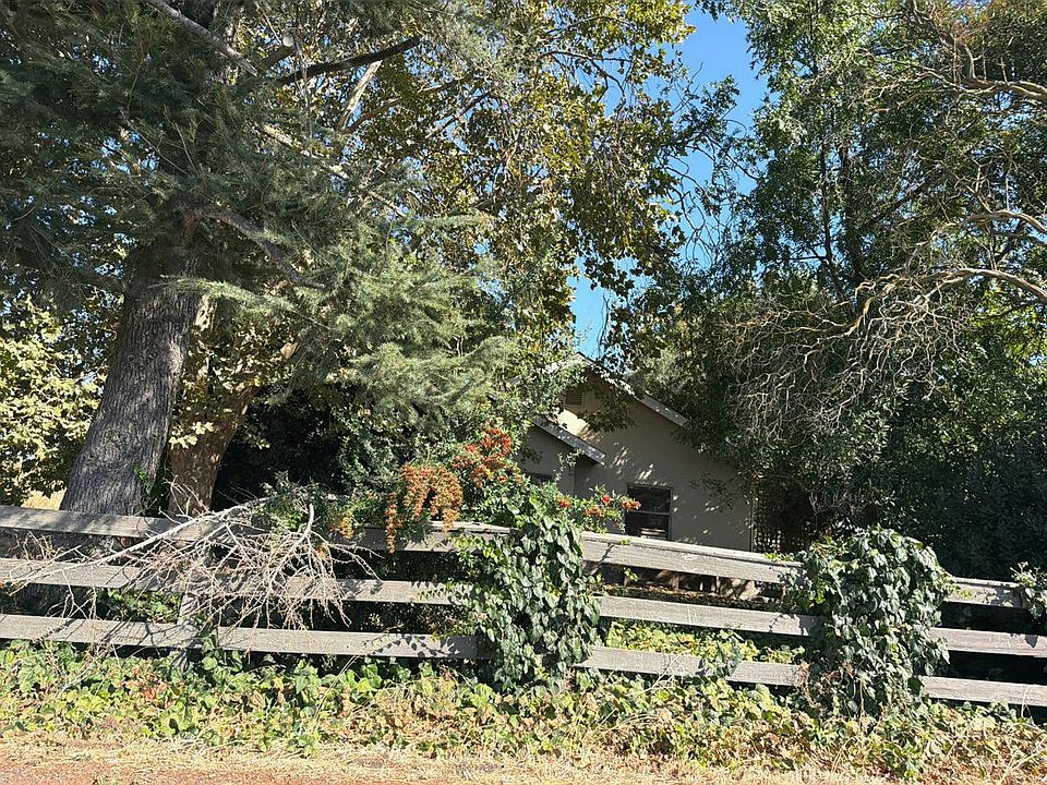 1st image of 823 W Sutter Island Cross Rd