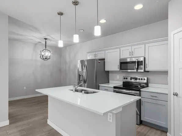 1967 N Windsor Ave, Cottage Grove, WI 53527