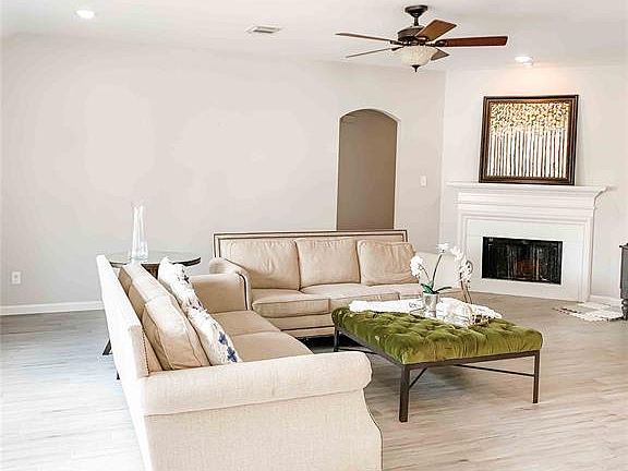 4th image of 2914 Laguna Shores Ln