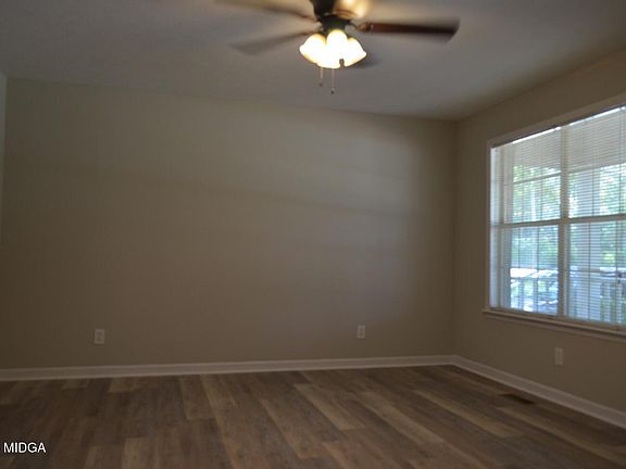 5th image of 238 Freeman Ave