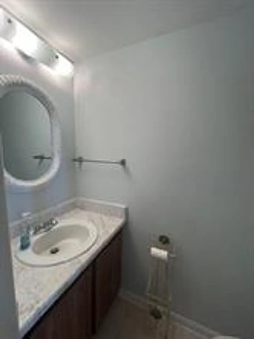 Island Marshwood Renovated Condo — Photo 2