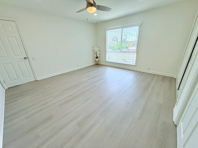 Master Room with Ceiling Fan Unit 22