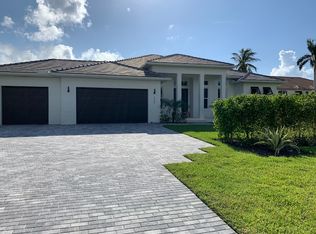 660 Park Shore Dr, Naples, FL 34103