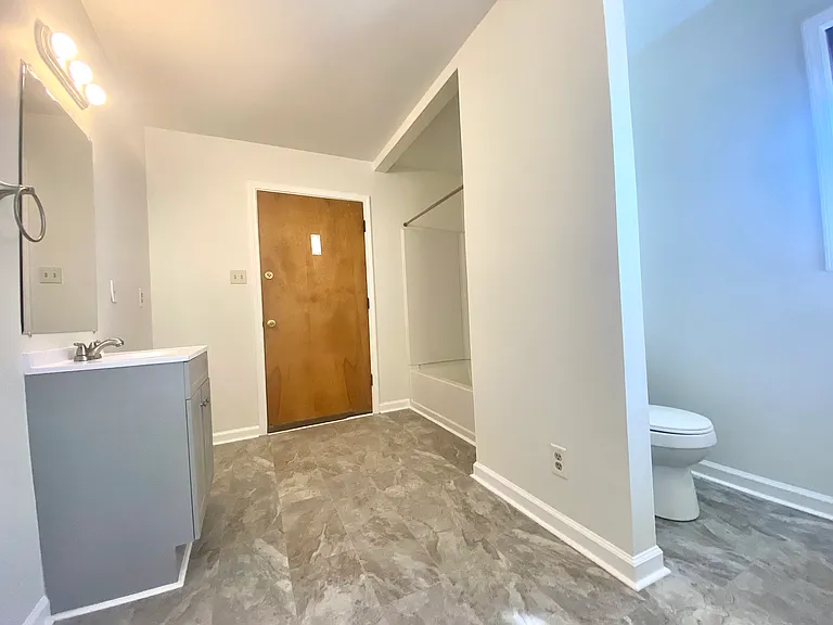 1011 Green St — Photo 11