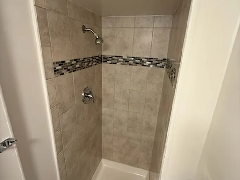 2423 39th Pl NW — Photo 32