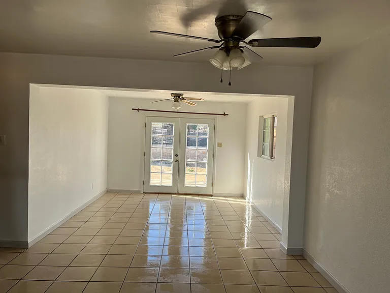 10329 Newcastle Dr — Photo 2