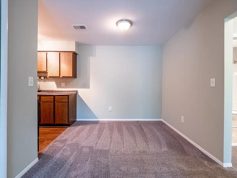Maplecrest Apartments — Photo 14