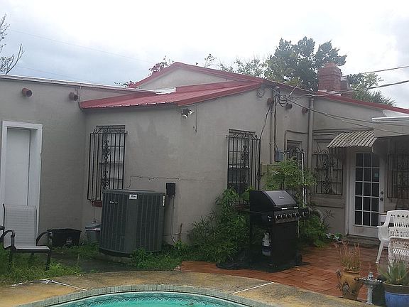 3rd image of 208 Alcazar St