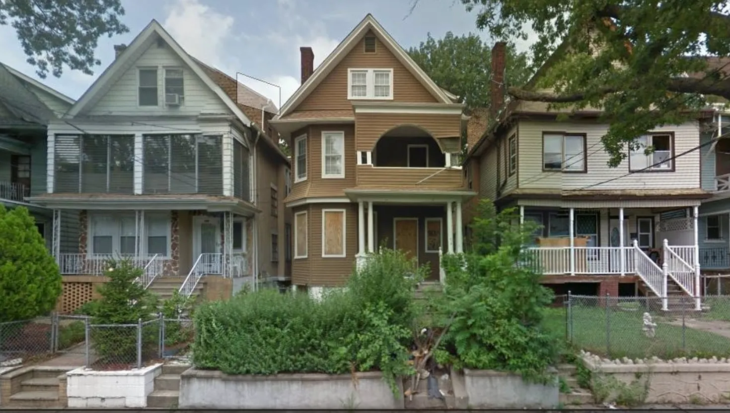 296 Woodside Ave - 2 — Photo 4