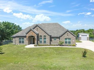 239 Scenic Wood Dr, Azle, TX 76020