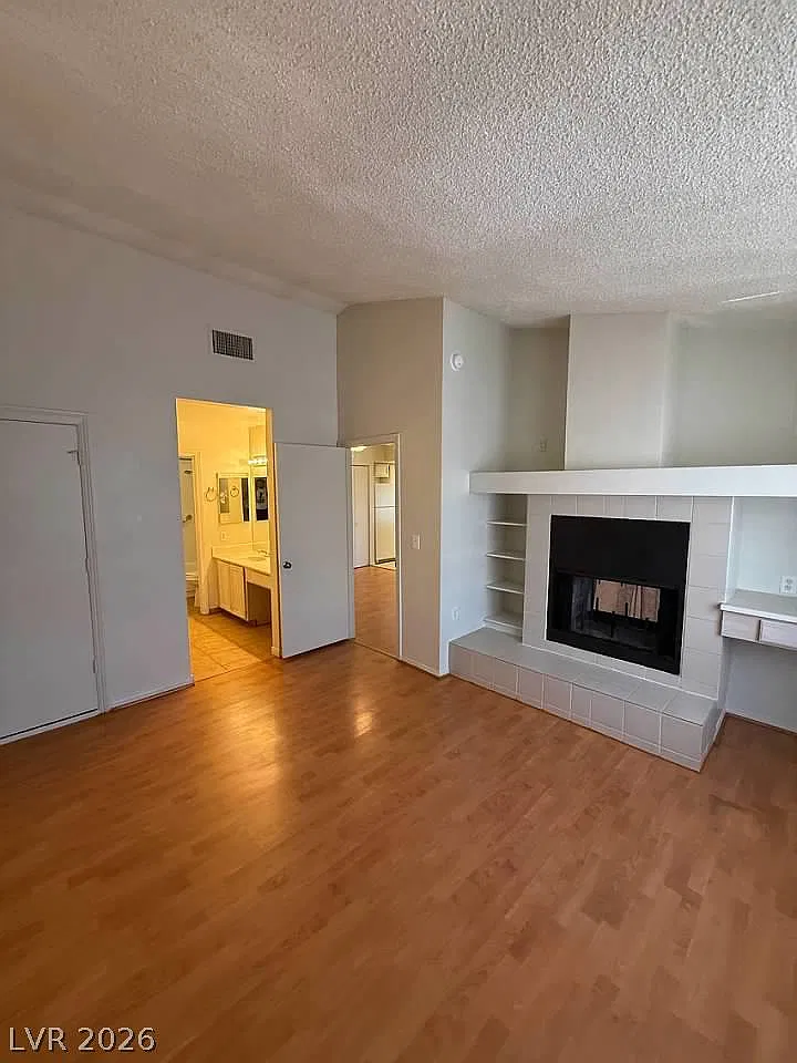 1 bed, 1.0 bath, 806 sqft, $1,000 — Photo 4