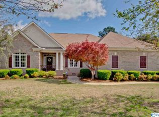 105 Woods End Rd, Huntsville, AL 35806