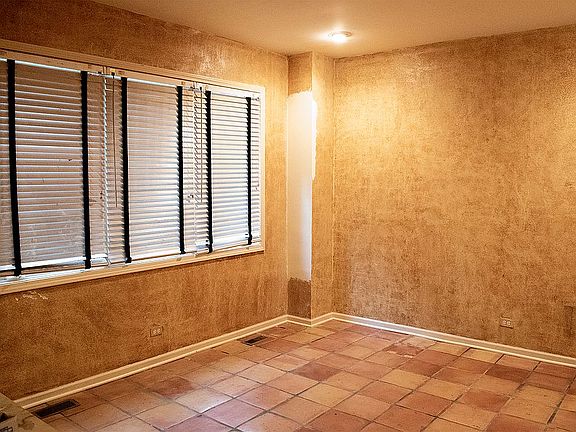 3rd image of 1410 S Prairie Ave