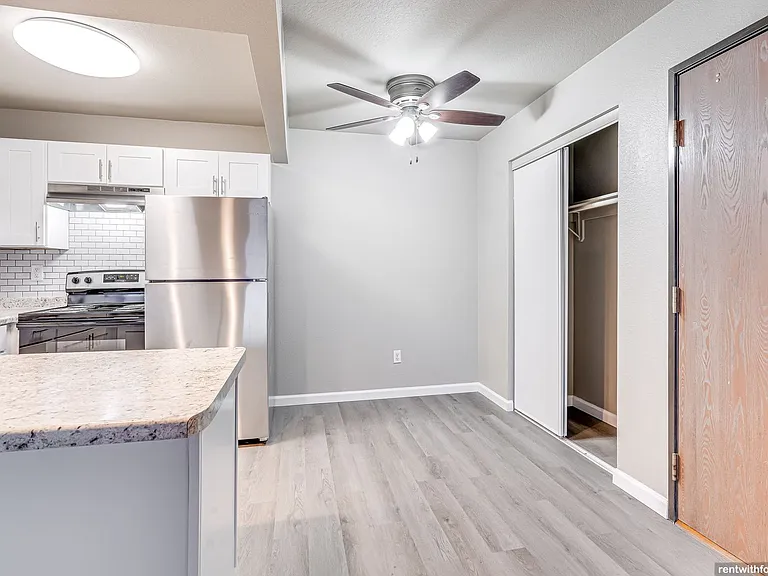 Stonecreek Apartments — Photo 21