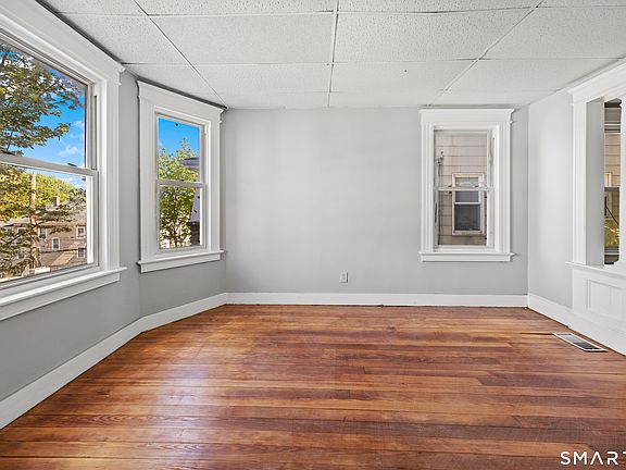 4th image of 500 Wilson Street