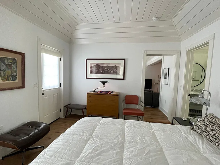 46 Howell Ave — Photo 4