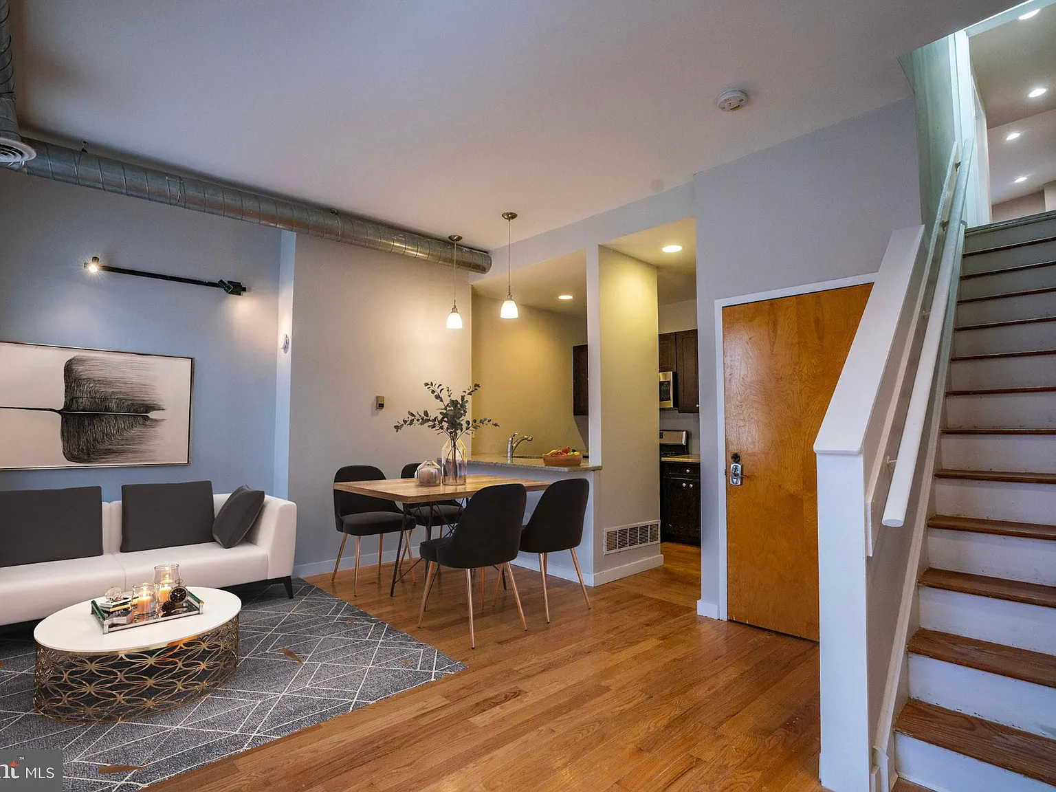 2 bed, 2.0 bath, 1203 sqft, $2,300 — Photo 2