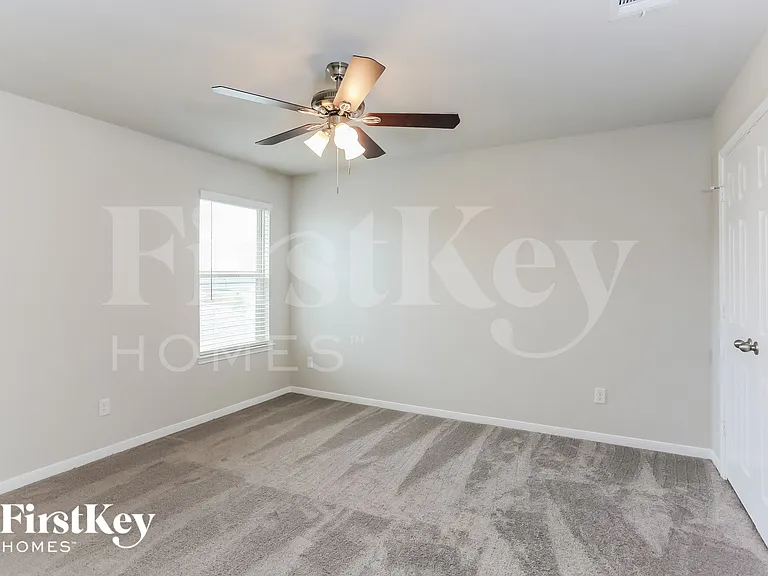 7215 Victorville Dr — Photo 12